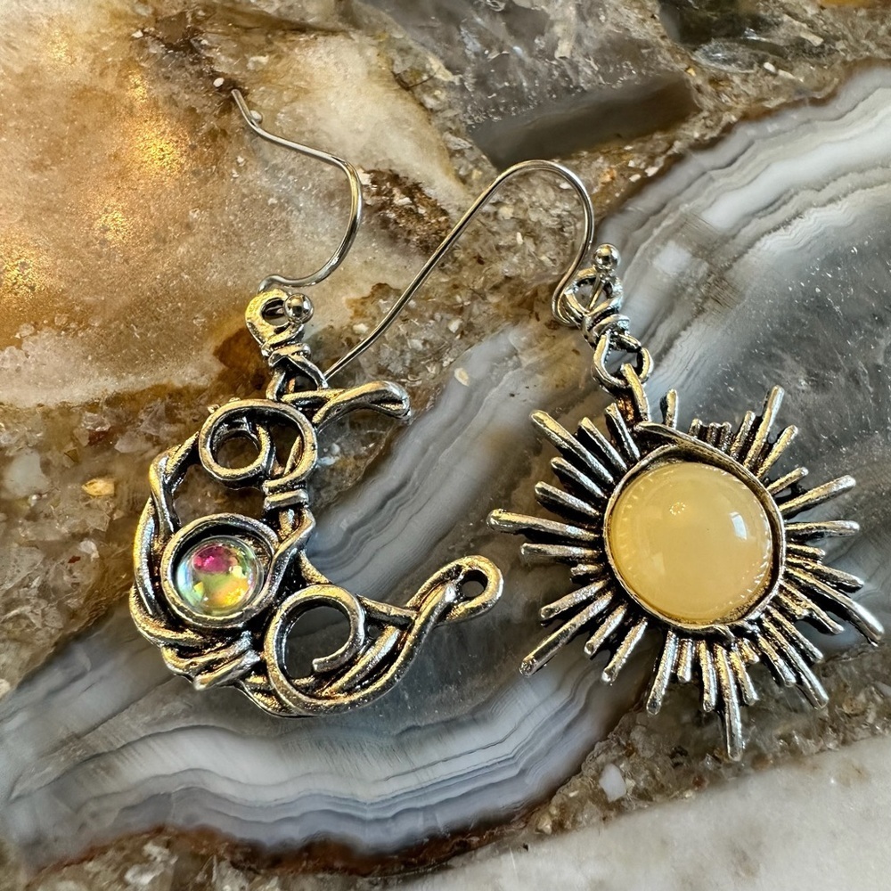3160 Artistic Sun and Moon Silver Earrings